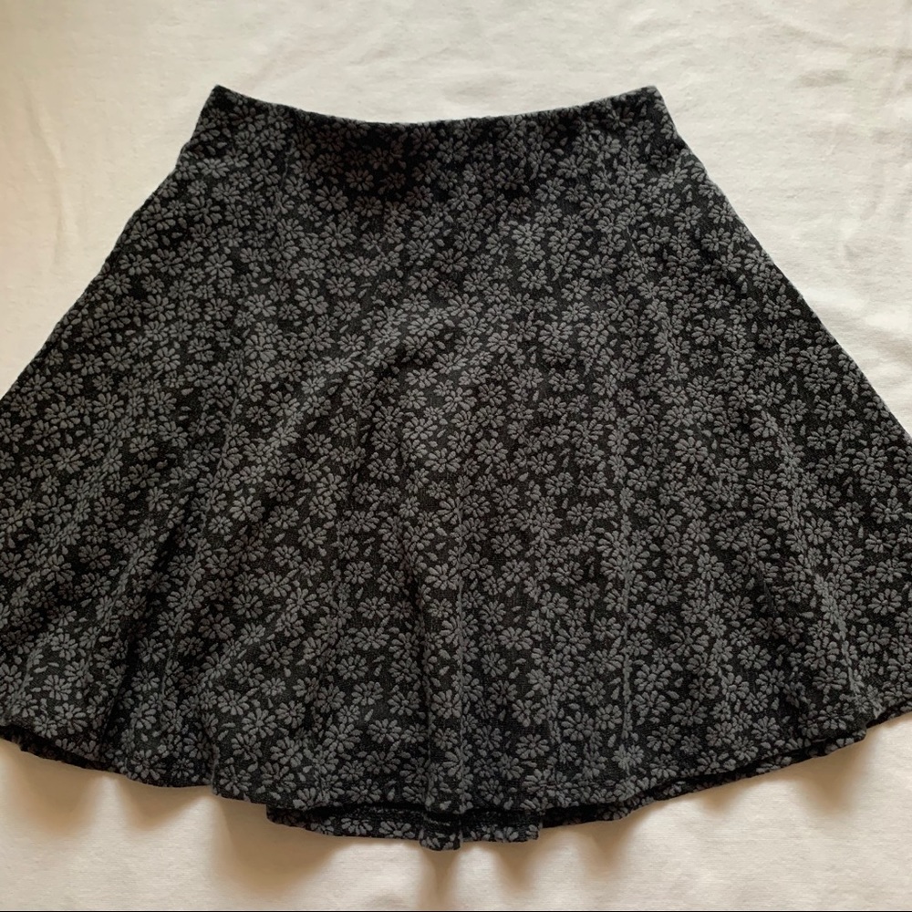 Hollister NWOT Women’s Black and Grey Skater Skirt